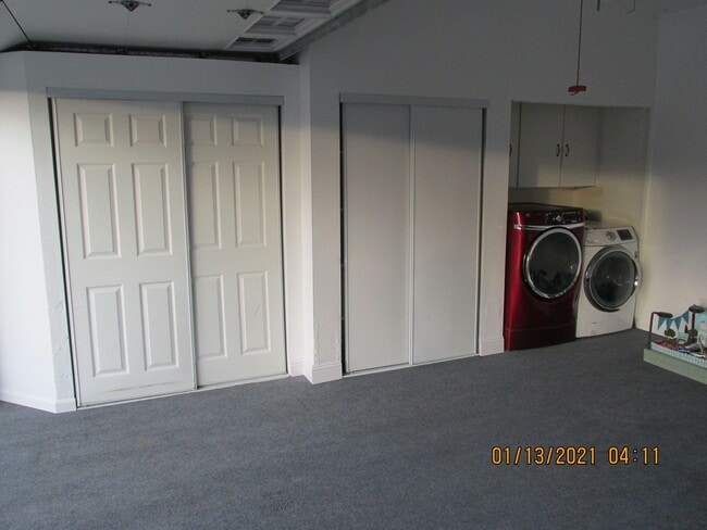 Building Photo - Remodeled !  Hardwood Flooring Throughout & New Carpet in Bedrooms, Tile, Granite, Large Living r...