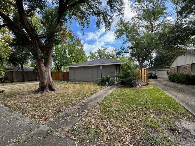 Building Photo - 1907 Ashford Hollow Ln