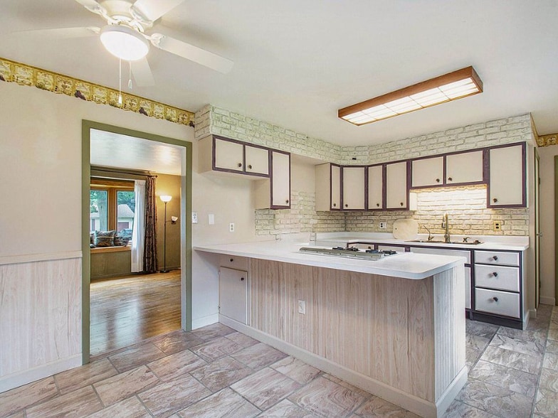 Building Photo - 30830 Lincoln Dr