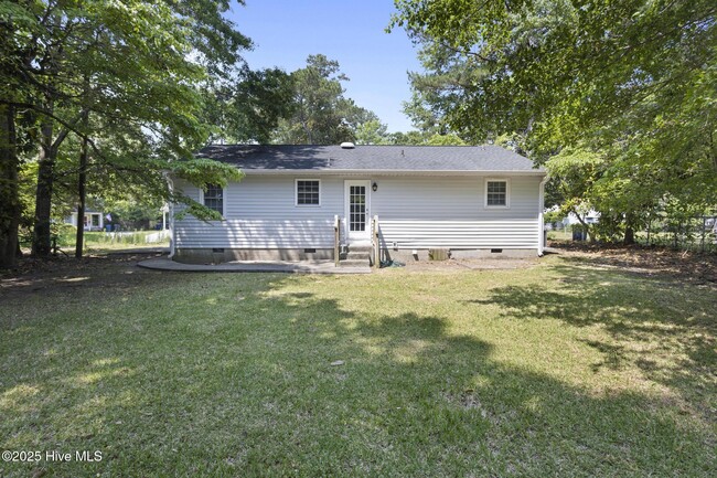 Building Photo - 404 Dogwood Ln