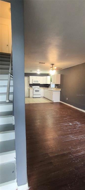 Building Photo - 2640 SW 31st Pl