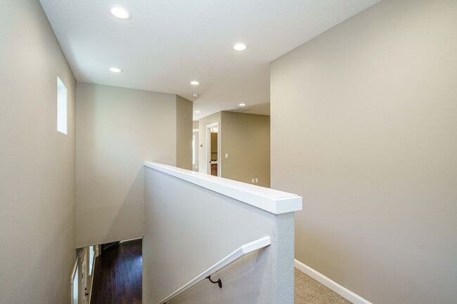 Building Photo - Beautiful Single-Level Home | 3 Bed, 2.5 B...