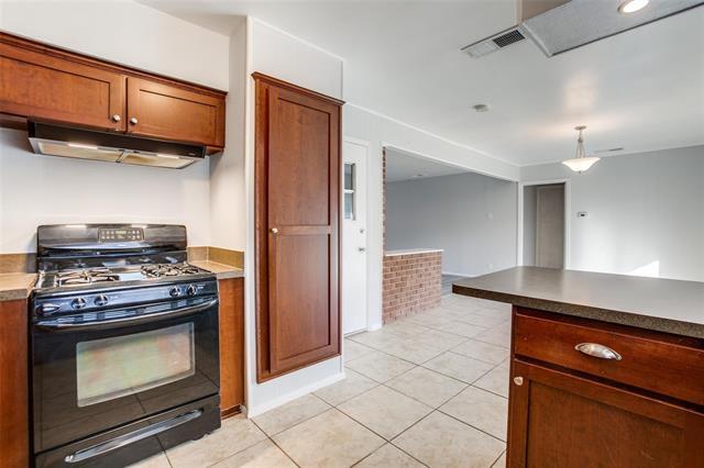 Building Photo - 823 Wisteria Way