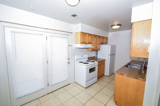 Building Photo - 2225 Yorktowne Dr