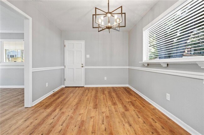 Building Photo - 552 Tamworth Ct