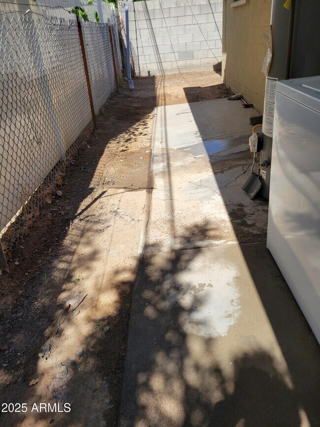 Building Photo - 2138 E Turney Ave