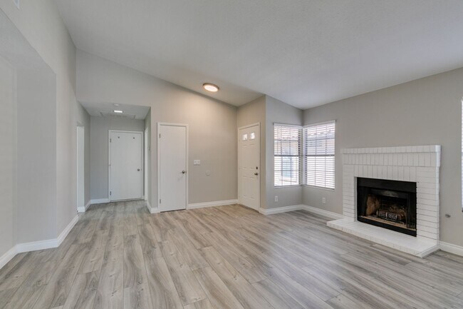 Building Photo - Beautiful Upgraded 3 Bedroom Home in Southwest Las Vegas!