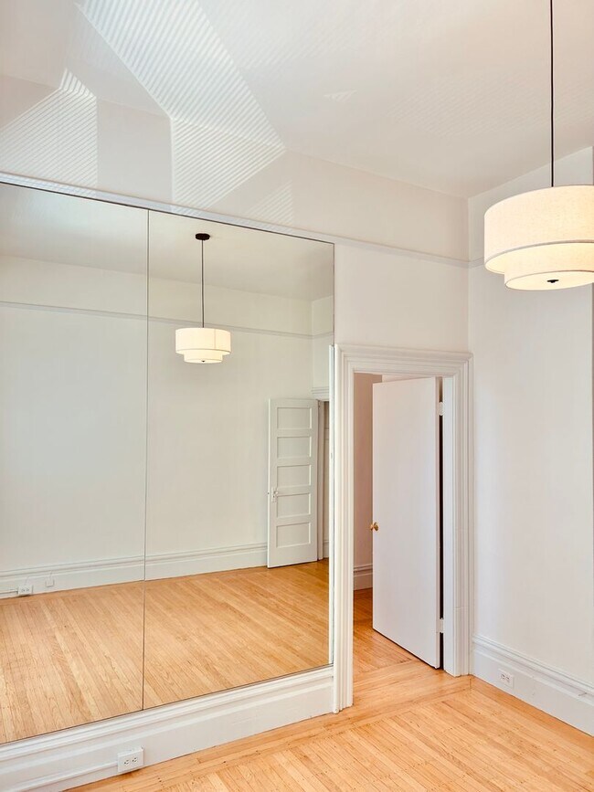 Building Photo - 2116-2118 Greenwich Street