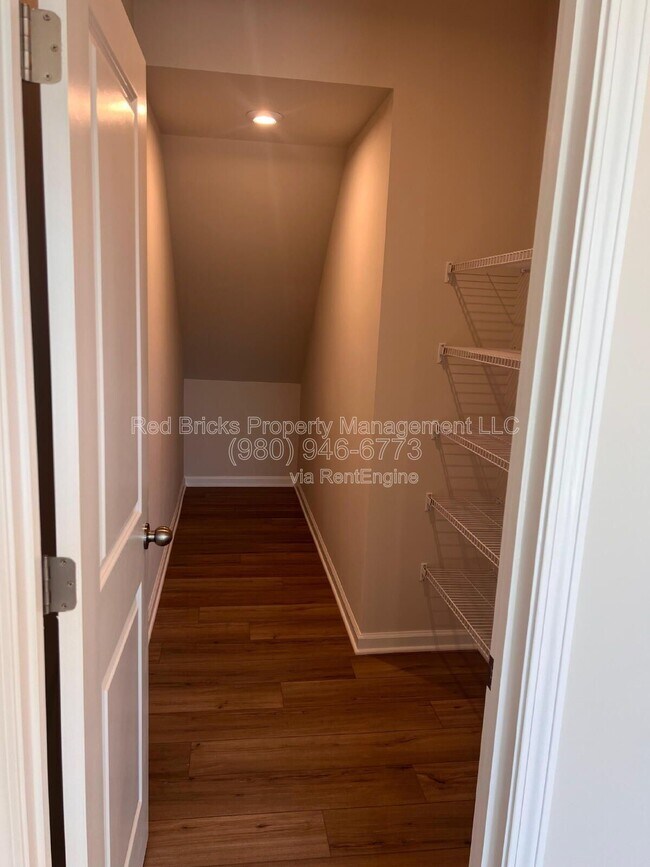 Building Photo - 5108 Carrick St