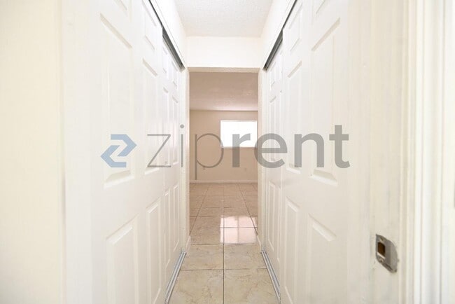 Building Photo - 6040 SW 26th St