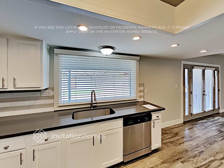 Building Photo - 2136 E Broadmor Dr