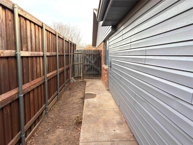 Building Photo - 4816 Roberts Dr