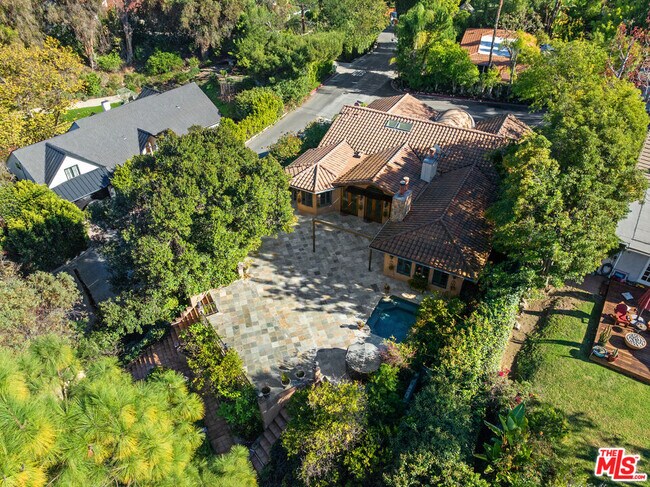 Building Photo - 15401 Brownwood Pl