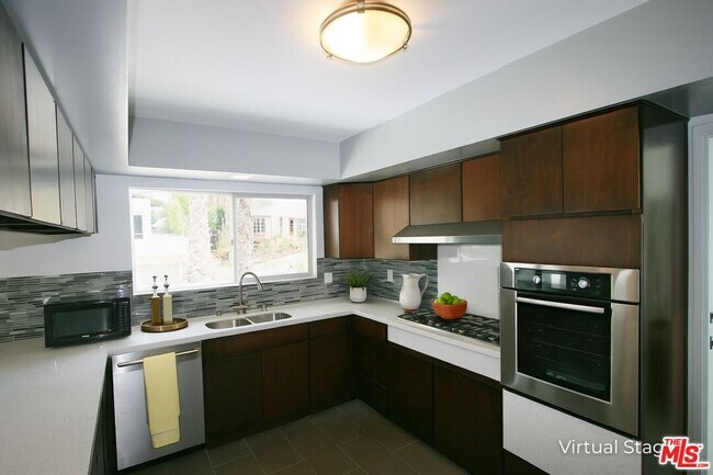 Building Photo - 2657 Zorada Dr