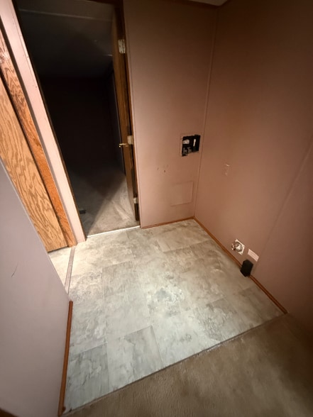 Building Photo - 10530 E Sidney Rd