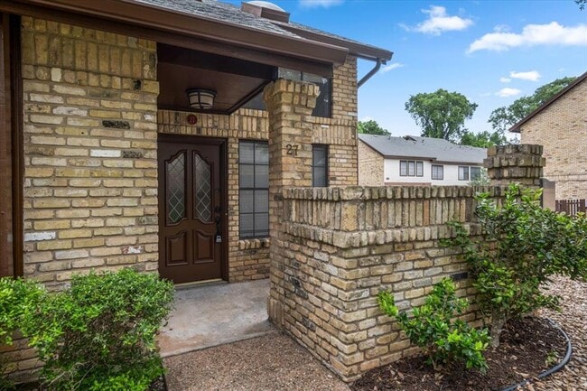 Building Photo - 10819 Crown Colony Dr