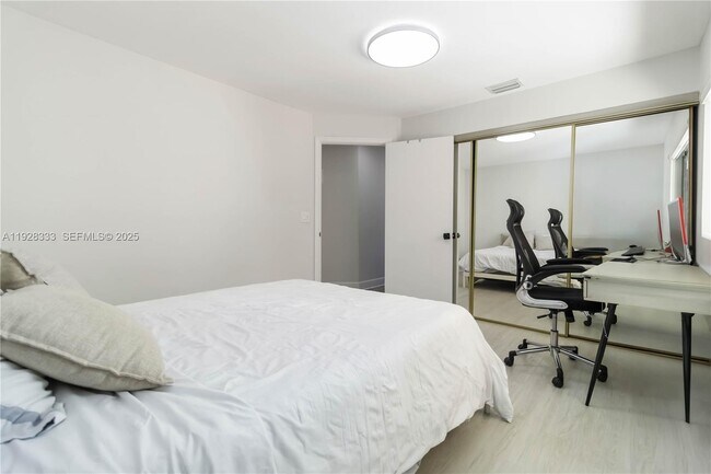 Building Photo - 3475 Emerald Oaks Dr