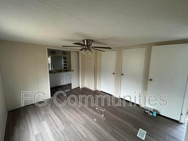 Building Photo - 1803 Breezewood Dr