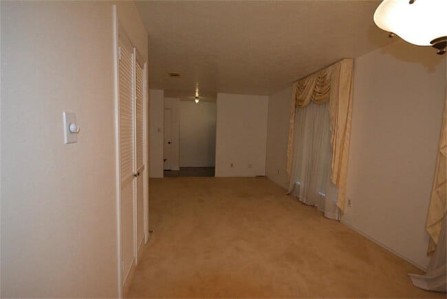 Building Photo - 13719 Rocky Bluff Dr