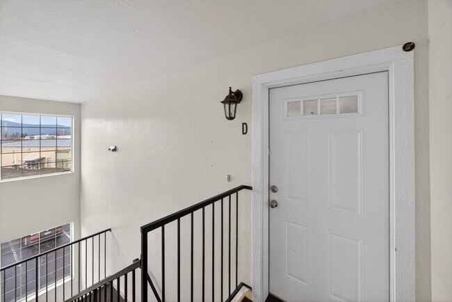 Building Photo - 2525 Corona Ave
