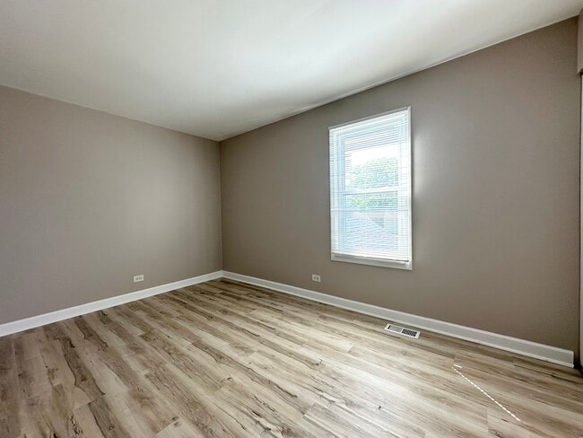 Building Photo - 2543 Prairieview Ln S