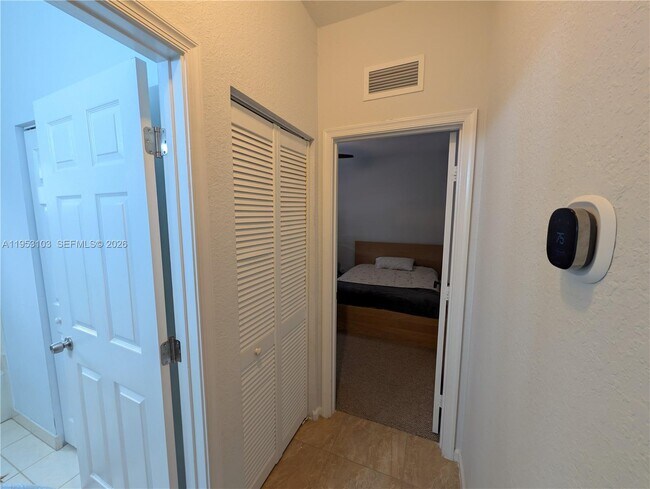 Building Photo - 3561 Forest Hill Blvd