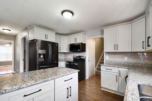 Building Photo - Pet Friendly Three Bedroom with Bonus!