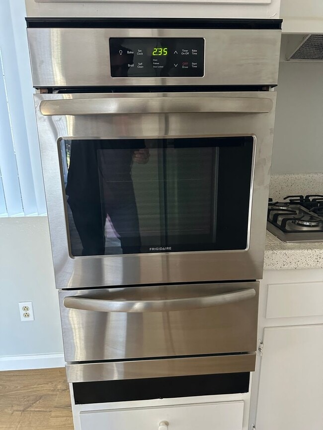 Building Photo - 564-568 7th St