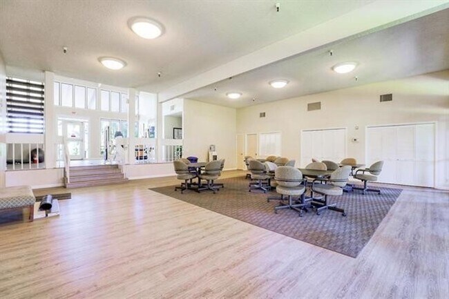 Building Photo - End Unit 2 Bed, 2 Bath Townhouse with Atta...