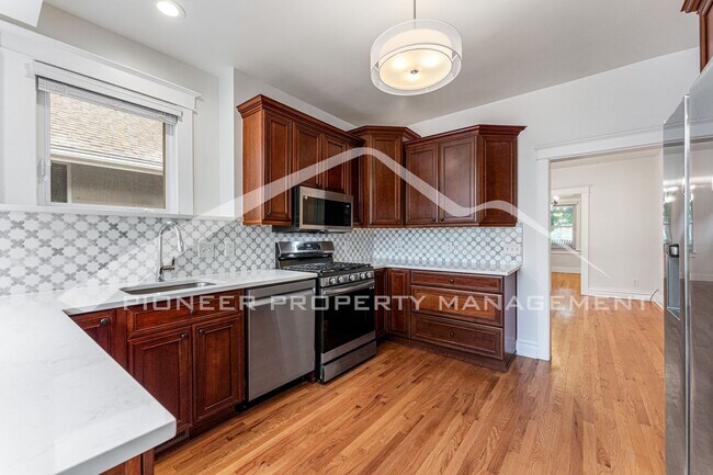 Building Photo - 3256 Meade St