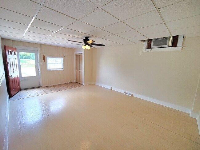 Building Photo - 3002 Churchview Ave