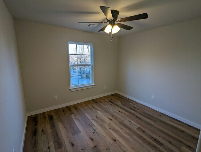 Building Photo - 137 S Bluff Ave