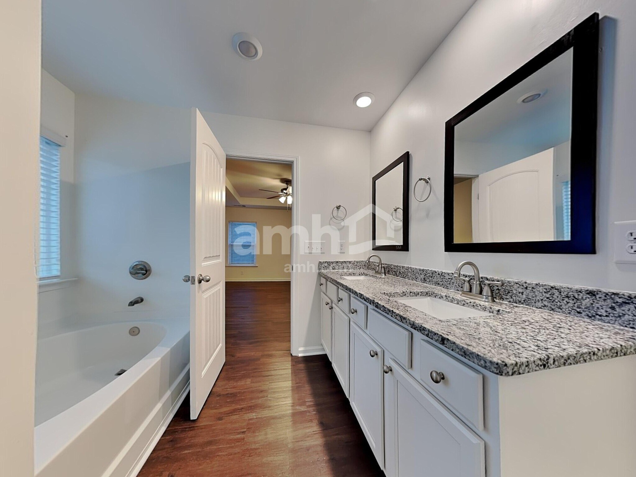 Building Photo - 515 S Fortune Way