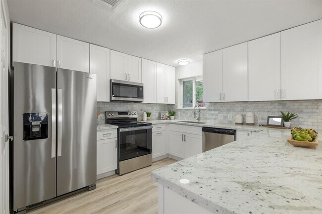 Building Photo - Remodeled 3-Bed Home with Office & Deck in...