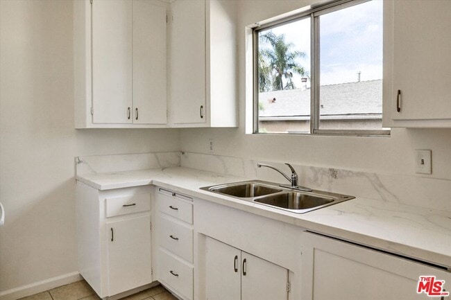 Building Photo - 1753 Garfield Pl