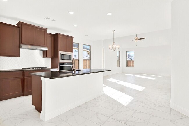 Building Photo - 2414 Thavie St