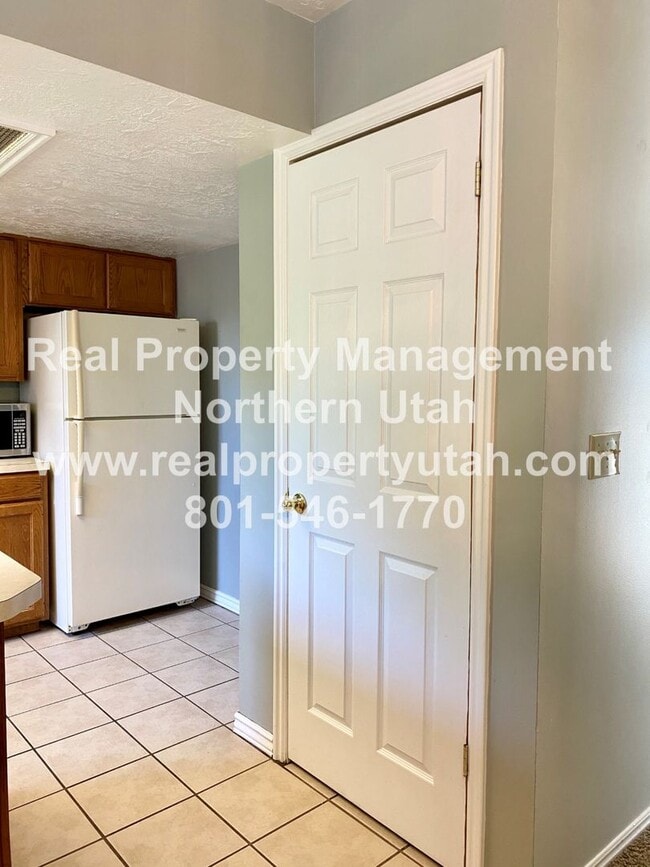 Building Photo - 5 Bedroom Home In West Point Available Now!