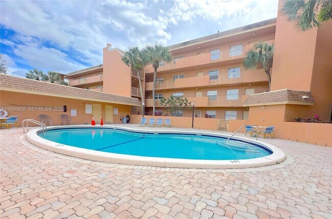 Building Photo - 3110 N Pine Island Rd