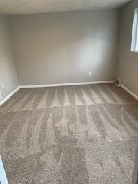 Building Photo - 3 bedroom 2 bath