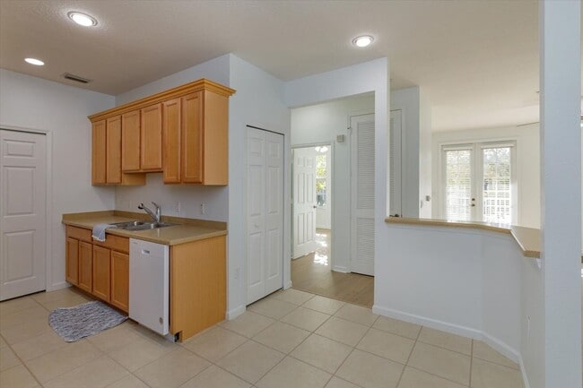 Building Photo - Baldwin Park 2/2 Condo, *Ground Floor* Attached Garage with Enders Park Views! Available June 2026