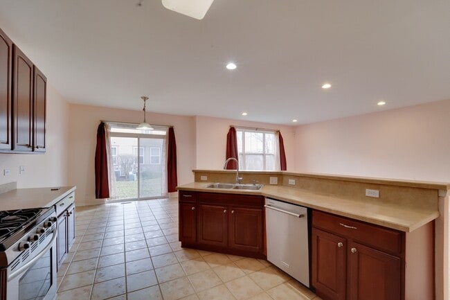 Building Photo - 1838 Crenshaw Cir