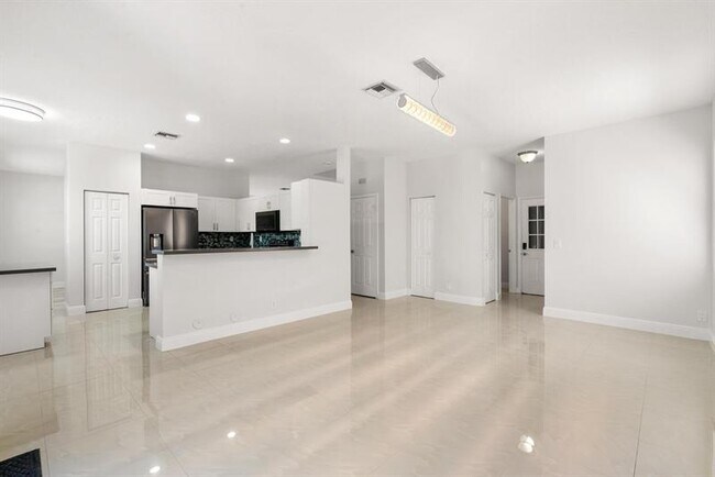 Building Photo - 5228 NW 112th Terrace
