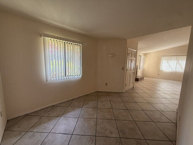 Building Photo - 52765 Avenida Diaz