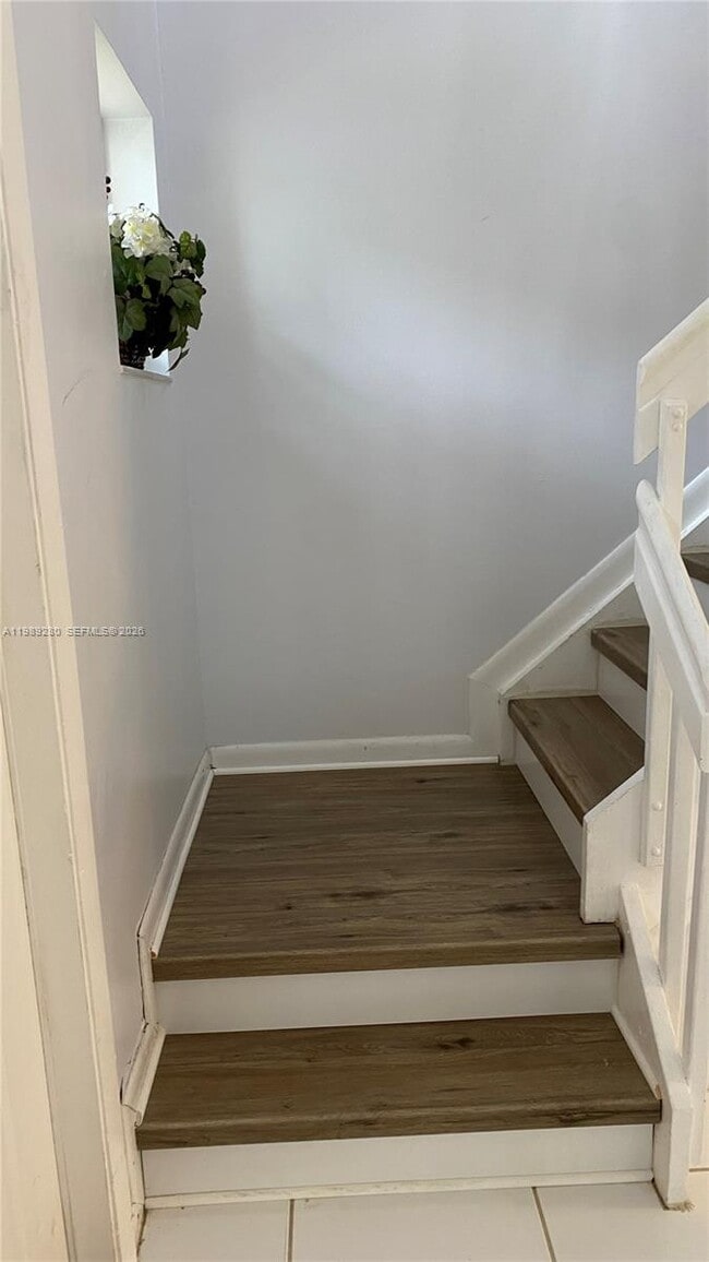 Building Photo - 543 Racquet Club Rd