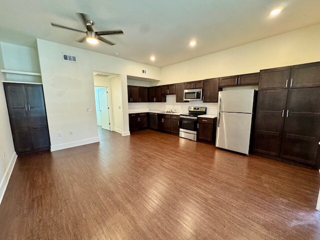 Building Photo - 726 E Emma Ave