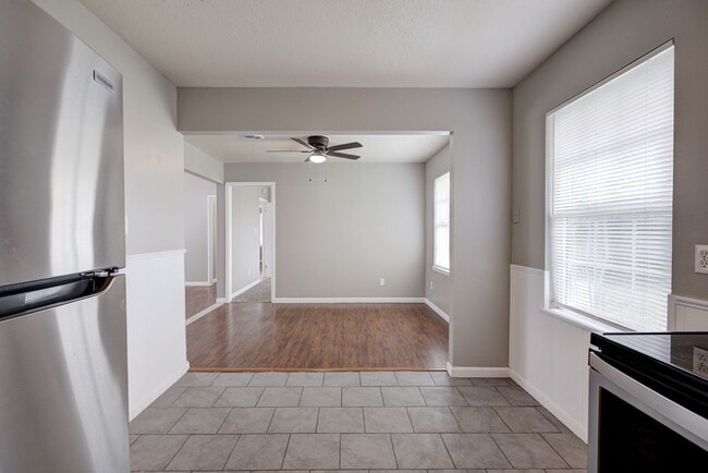 Building Photo - 1208 Avondale Dr