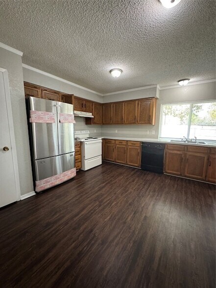 Building Photo - 1925 Bosque Dr