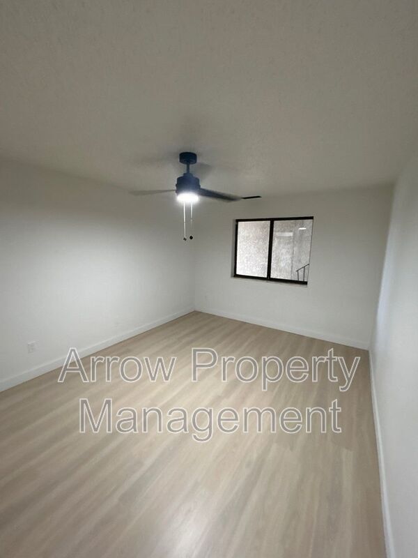 Building Photo - 203 E Arbor Ave