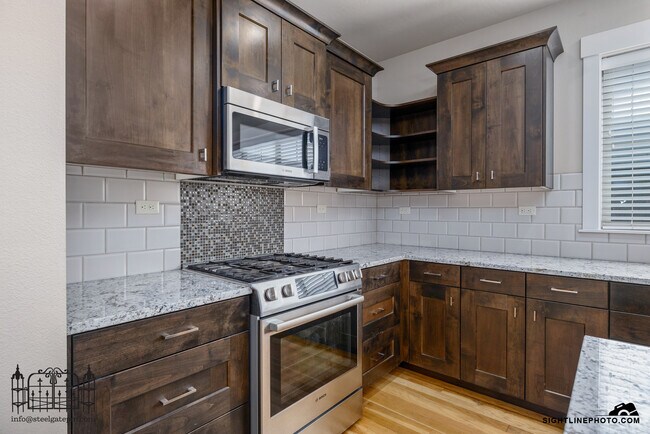 Building Photo - 3287 E Thoroughbred Ln