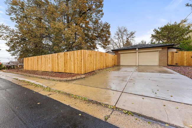 Building Photo - Spacious Duplex in Wheat Ridge!